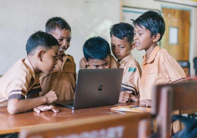 Perkembangan Teknologi dan Dampaknya pada Dunia Pendidikan
