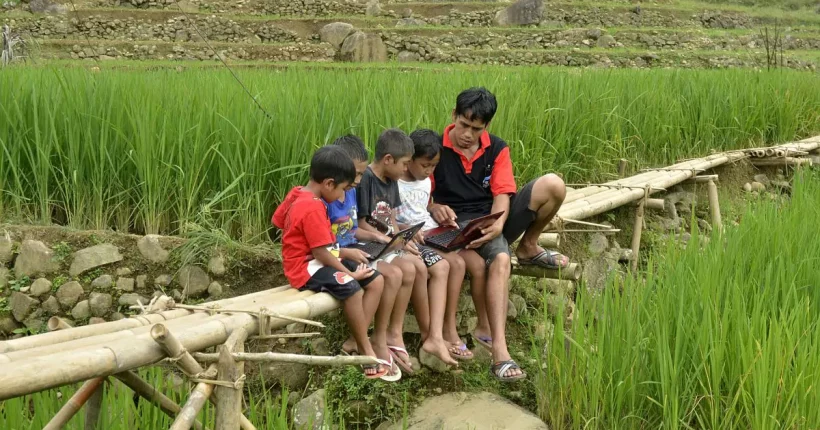 Perkembangan Teknologi di Desa: Peluang dan Tantangan