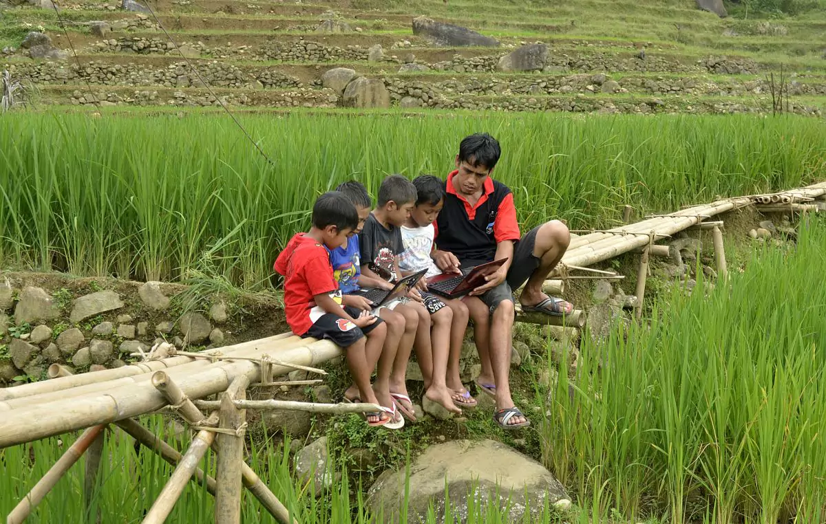 Perkembangan Teknologi di Desa: Peluang dan Tantangan